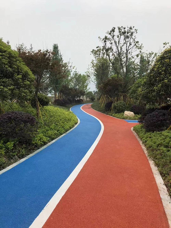 公園塑膠跑道選材的時(shí)候，應(yīng)該考慮哪些因素？